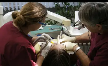 Vorschau der Domain implantat-zahn.de mit Motiv zu Zahnimplantaten und Implantologie